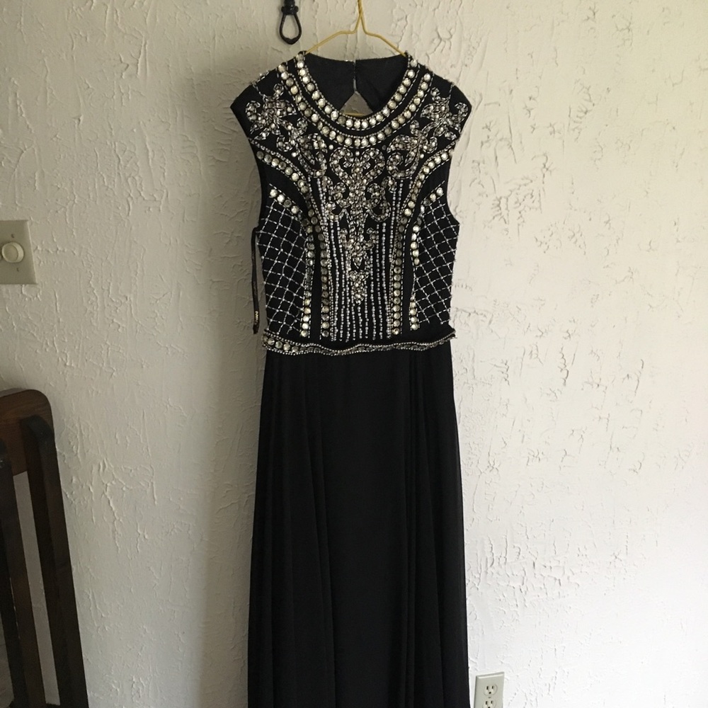 BLACK JOVANI PROM DRESS